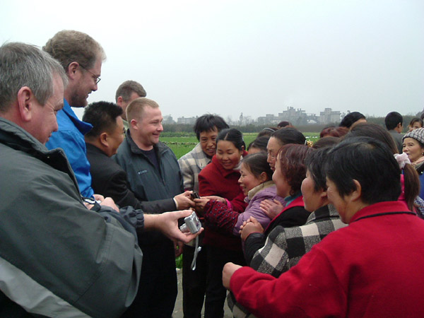 Agricultural guests show photos they take for farmers